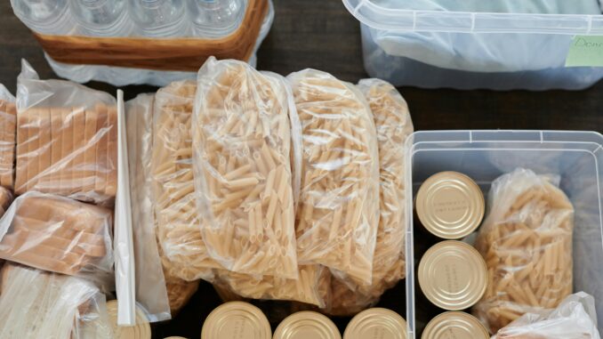 Residui di plastica pericolosi si celano in alimenti e cosmetici